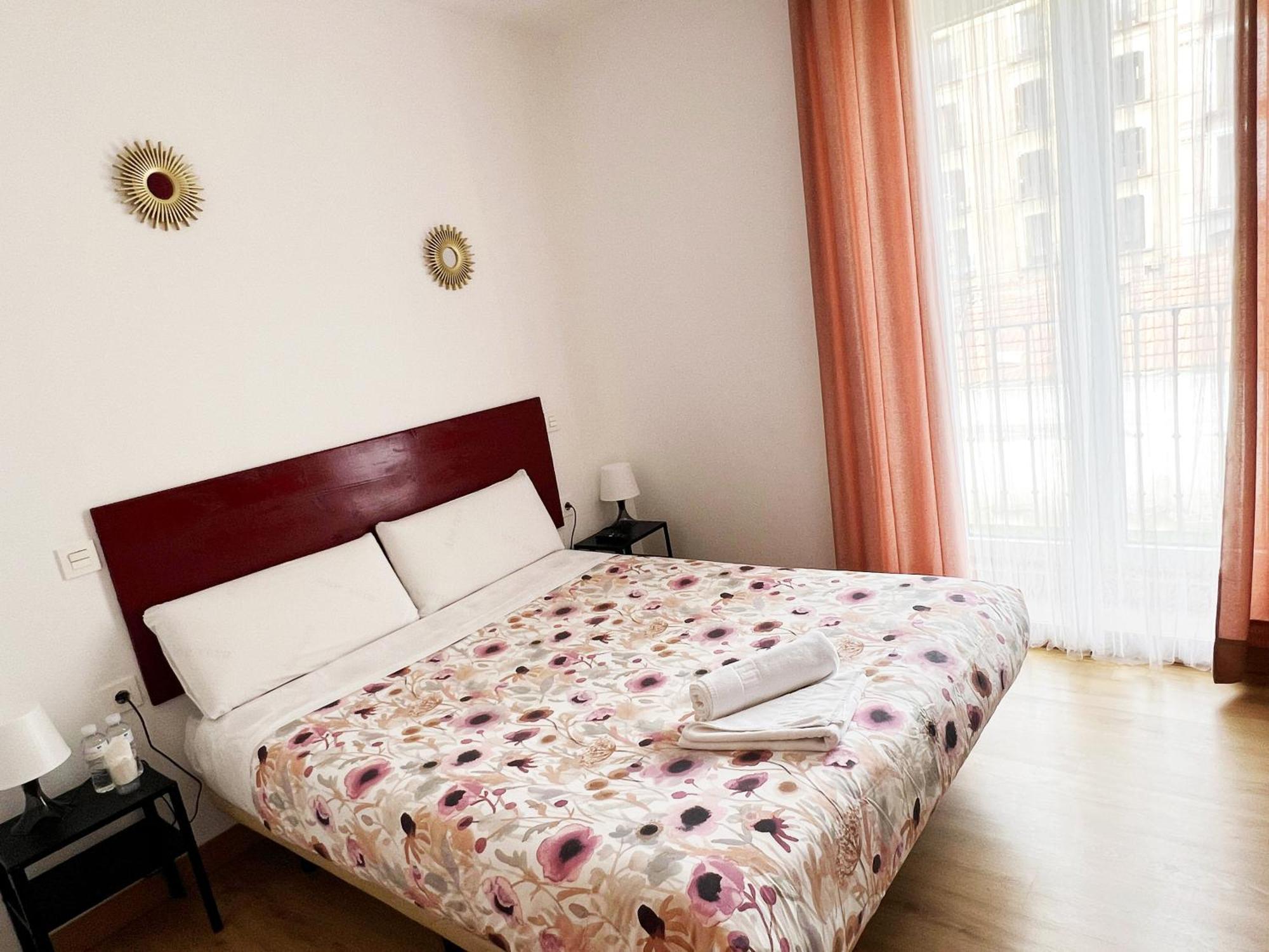 Hostal Abaaly Madrid Exterior photo