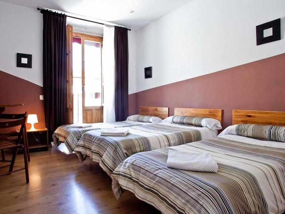 Hostal Abaaly Madrid Exterior photo